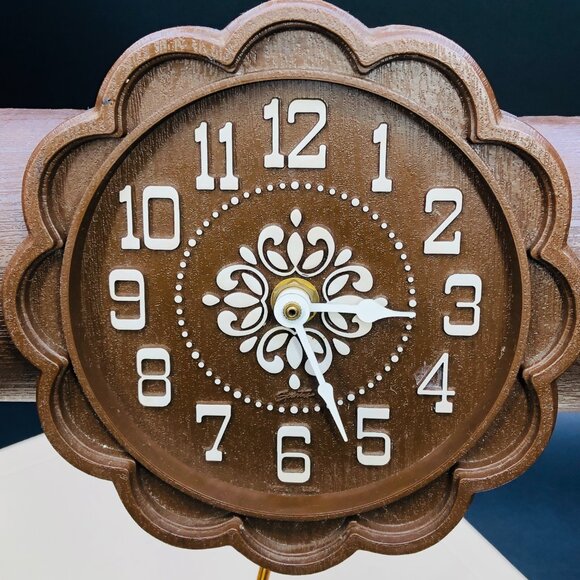 Vintage 70s SPARTUS USA Plastic Faux Wood Rolling Pin Plug In Wall Clock Rustic - Picture 2 of 14